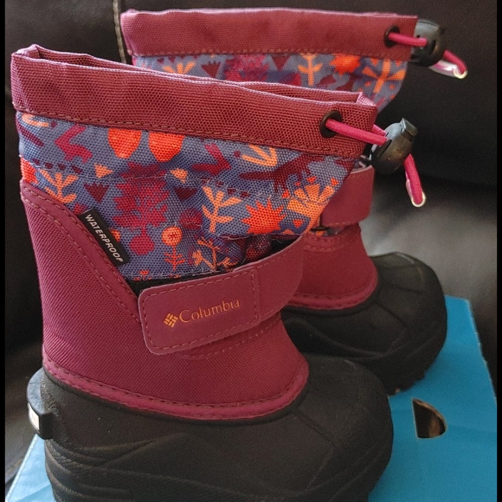 Columbia Toddler Boots Size 5- new without box.